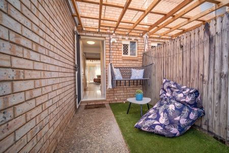 Partly Furnished Townhouse in the Heart of Buderim! - Photo 5