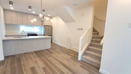 Edmonton Unfurnished townhouse Rental in Idylwylde - Stylish 3 Bedroom Home With Dual Master Suites! - Photo 5