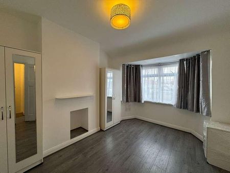 Launceston Gardens, Greenford, UB6 - Photo 5