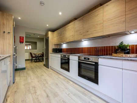 OX Living is proud to present this high-quality 8-bedroom co-living property, perfect for working professionals looking for stylish, stress-free living. Room 1 - Photo 4