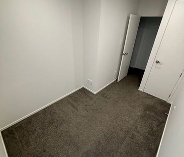 Modern renovated 3 bedroom home - Photo 3