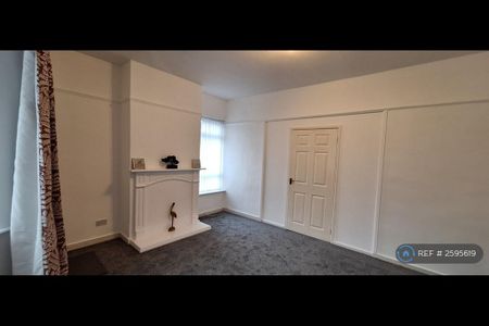 2 bedroom end of terrace house to rent - Photo 5