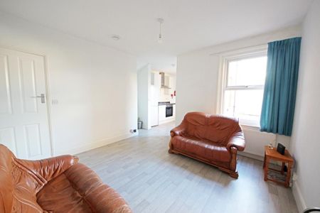 4 bedroom house to rent - Photo 2