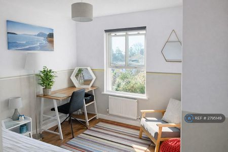 2 bedroom terraced house to rent - Photo 2