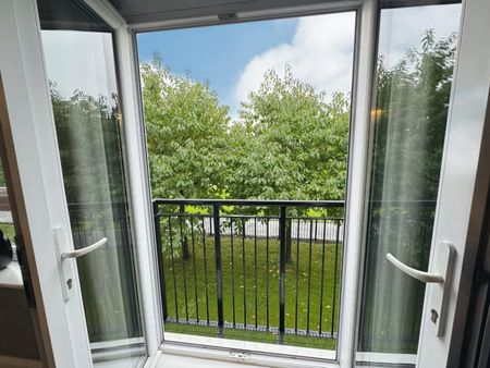 2 bedroom Flat To Let - Photo 2