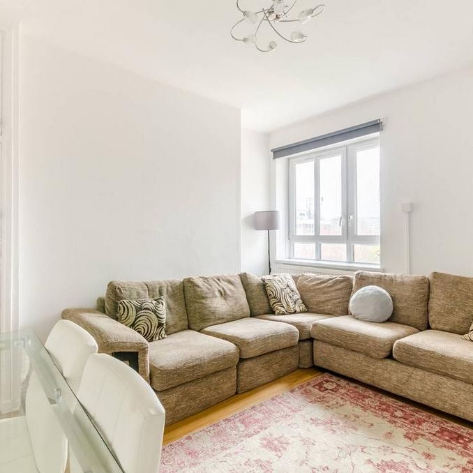 3 bedroom flat to rent - Photo 1