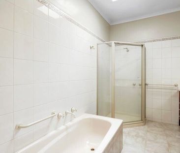 Cheltenham - Photo 3