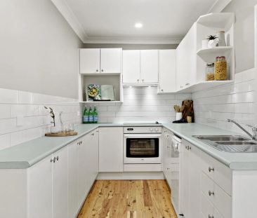 MODERN LIVING - Photo 5