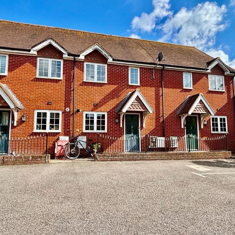 2 bedroom terraced house to rent - Photo 1