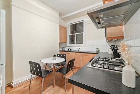 Room 4, Lanark Place, W9 - Photo 2