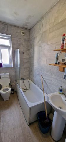 1 bedroom in a house share to rent - Photo 5