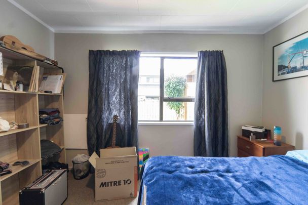 Well-Presented Three Bedroom Home - Photo 1