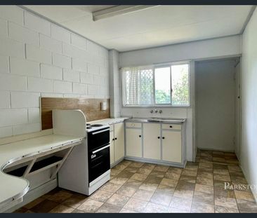 Upstairs Apartment with Air Conditioning - Photo 3