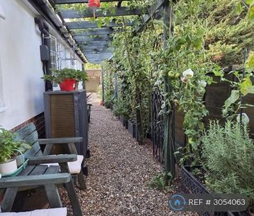 1 bedroom semi-detached house to rent - Photo 3