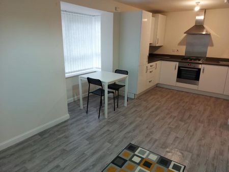 2 bedroom flat to rent - Photo 4