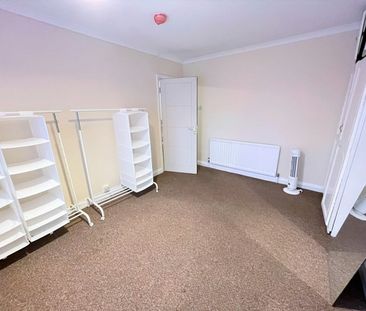 Room in a Shared House, Beddington Lane, CR0 - Photo 6