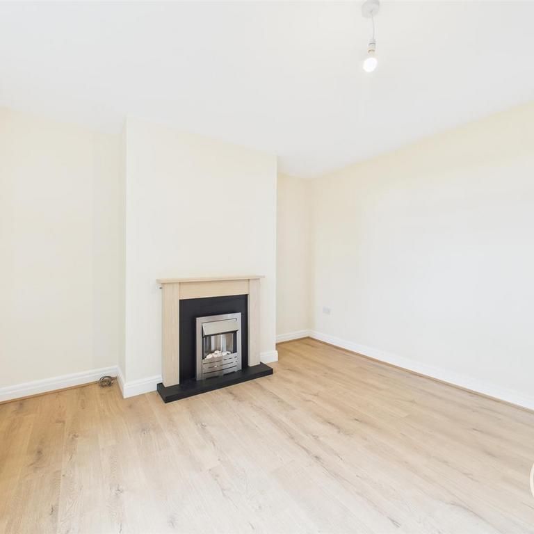 3 bedroom end of terrace house to rent - Photo 1