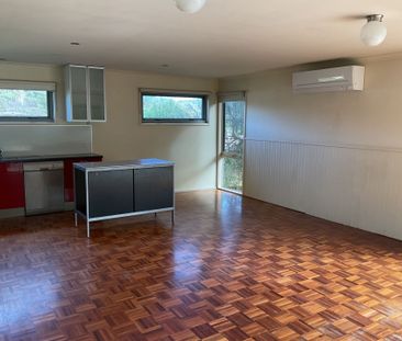 3 BEDROOM - 2 BATHROOM - FAMILY HOME - Photo 3