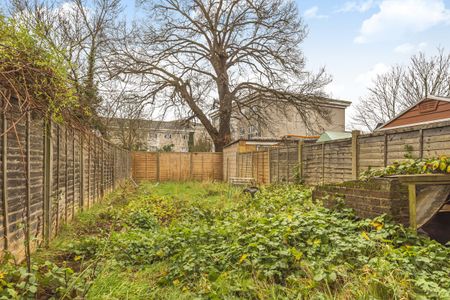 Mayfield Gardens, London, W7 - Photo 3