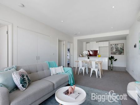 Modern Apartment In Prime Location - Photo 4