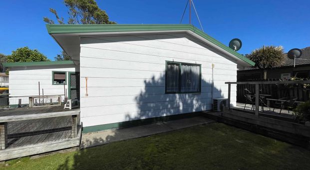 3 Bedroom Home available in time for Summer! - Photo 1