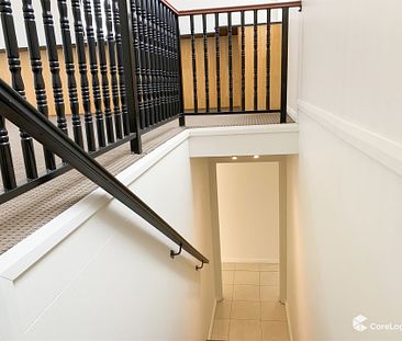 Split Level Apartment in the Heart of Burwood - Photo 3