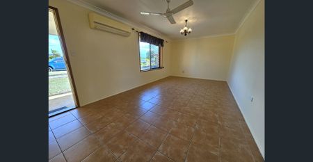 Spacious & Well-Maintained 3 Bedroom Brick Home in Millbank - Photo 2