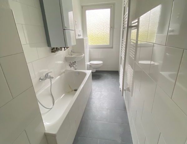 ruhige Sackgasse, schönes Arbeitszimmer, zwei Balkone - Photo 1