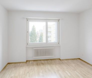 Living close to the center and the station guarantees - Photo 2