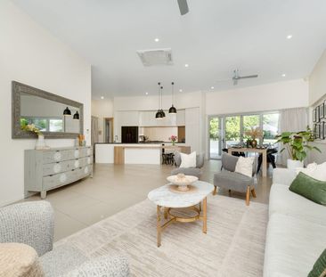 Spacious 5 Bedroom Home with Pool in the Fairways Estate - Photo 3