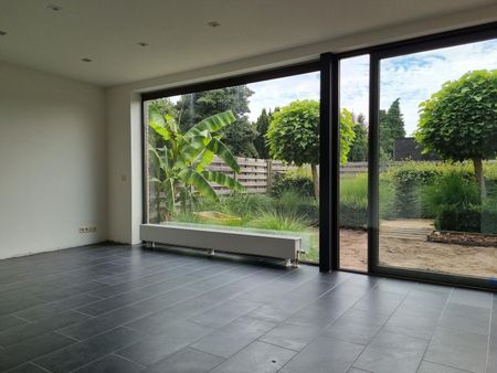 Knap gelijkvloers éénslaapkamerappartement met tuin en garagebox. - Photo 2