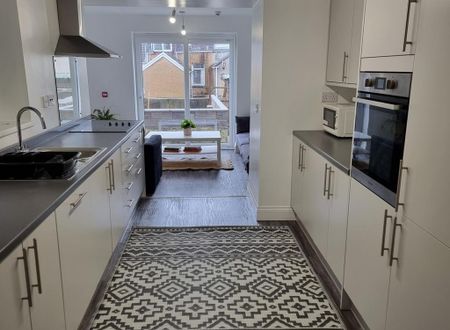 1 bedroom in a house share to rent - Photo 5