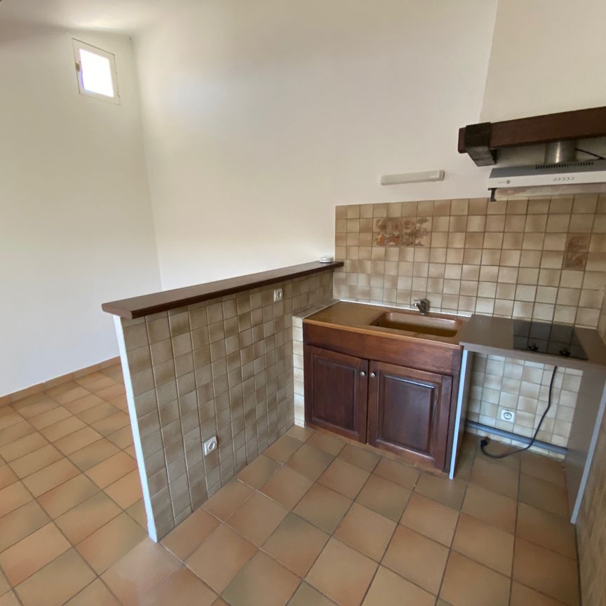STUDIO 28 M² ÉQUIPÉ – NÎMES CENTRE-VILLE (RUE FRESQUE) - Photo 1