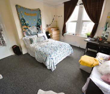 7 bedroom Flat in Woodsley Road, Leeds - Photo 3