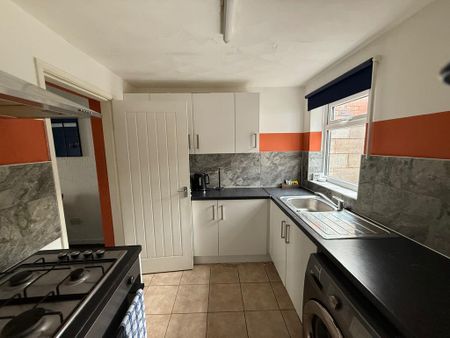 2 bedroom terraced house to rent - Photo 3