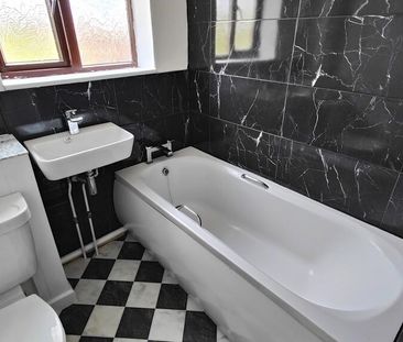 2 bedroom end of terrace house to rent - Photo 6