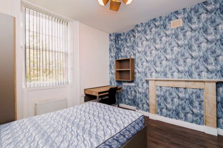 Flat 3-Bedroom B - Photo 3