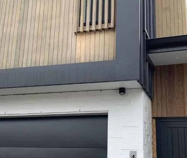 Modern Low Maintenance Townhouse - Photo 4