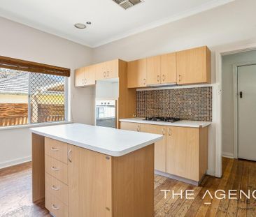 3 Bedroom 1 Bathroom House in Bedford - Photo 1