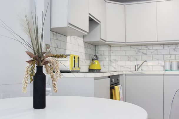 The Oaks, Herbert Park Lane, Ballsbridge, Dublin 4, D04 KW95 - Photo 1