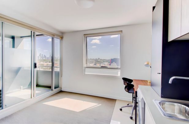 Medium 1 Bedroom with balcony - Photo 1