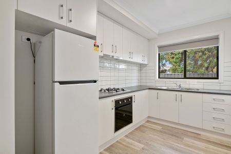 SELF CONTAINED APARTMENT - Photo 3