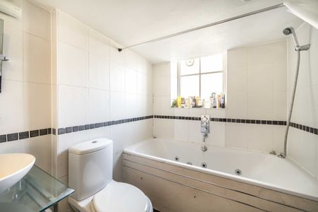 Broadway Lofts, London, SW17, London - Photo 5