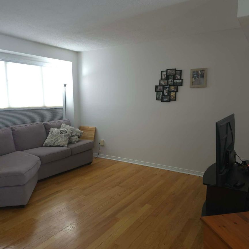 For Lease - 1502 BONNEVILLE Crescent, Orleans - Convent Glen and Area, Ontario - Photo 1