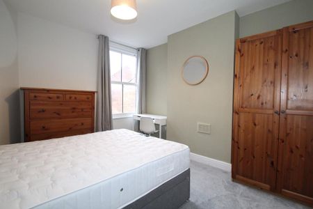 3 bedroom end of terrace house to rent - Photo 4