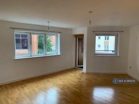 1 bedroom flat to rent - Photo 2