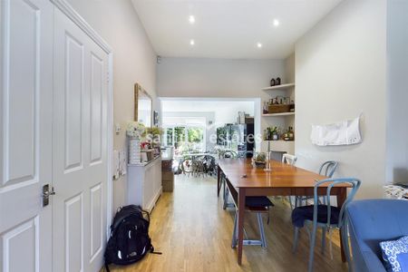 4 bedroom terraced house to rent - Photo 5