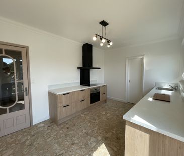 Location Appartement 4 pièces 109m² CARPENTRAS 84200 - Photo 4