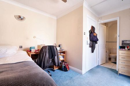 6 bedroom terraced house to rent - Photo 3