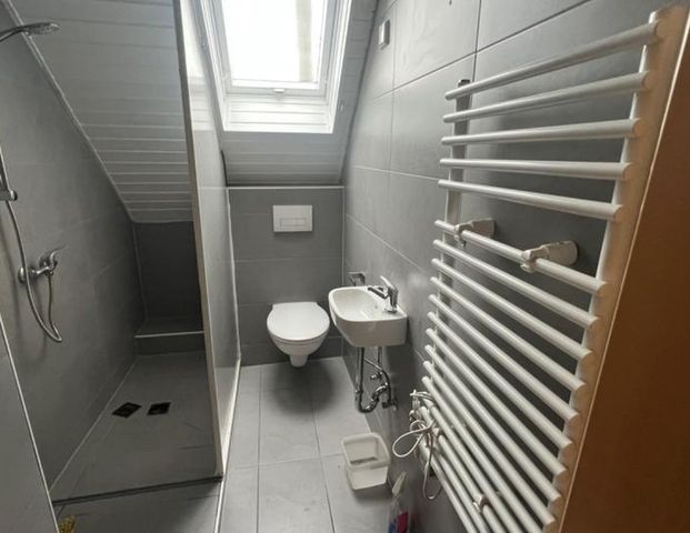 Dachgeschosswohnung im 2. Obergeschoss 3 Zimmer - Photo 1